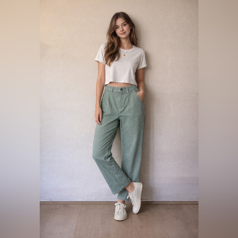 NWOT Free People Sage Green Womens Chinos. Size 2